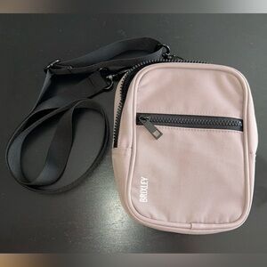 Brixley crossbody sling